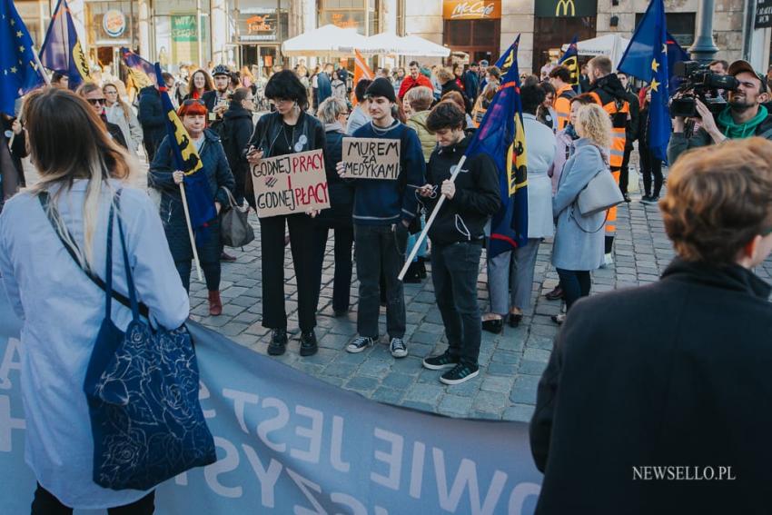 Młodzi solidarnie z medykami - protest we Wroclawiu