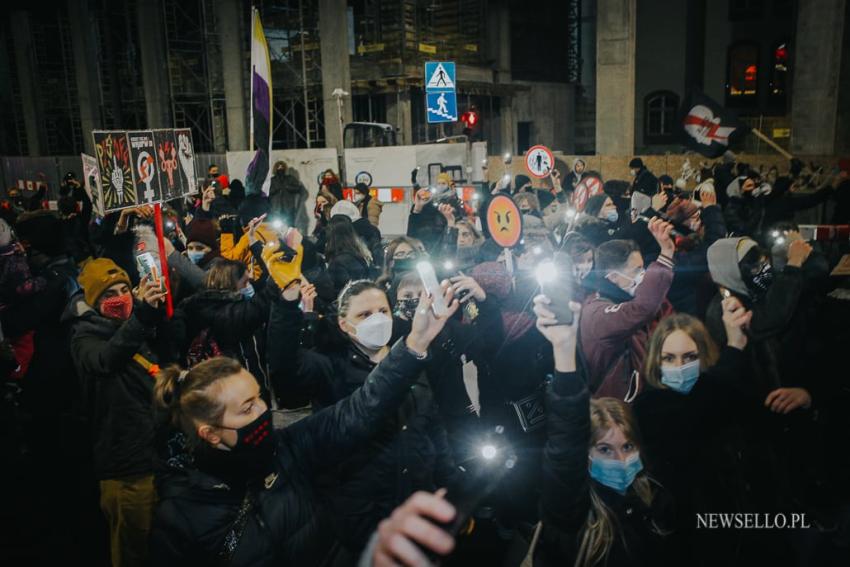 Strajk Kobiet 2021: NIE dla pseudo wyroku - manifestacja we Wrocławiu