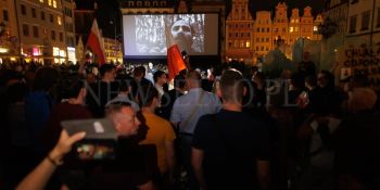 Pokaz filmu “Zielona Granica” we Wrocławiu zakłócony przez manifestację narodowców