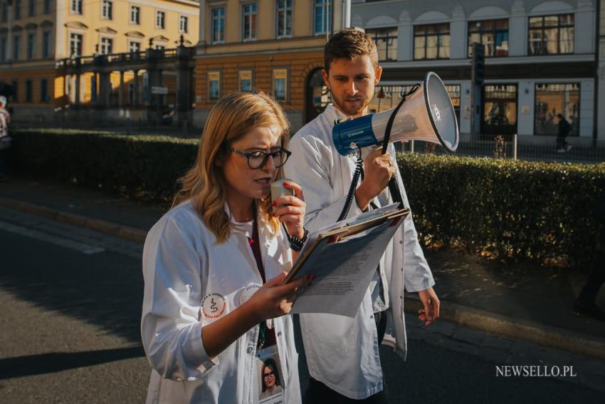 Młodzi solidarnie z medykami - protest we Wroclawiu