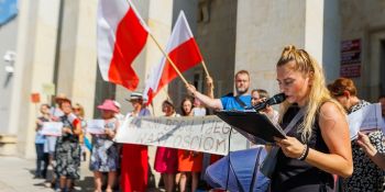 W obronie polskiej szkoły - demonstracja we Wrocławiu