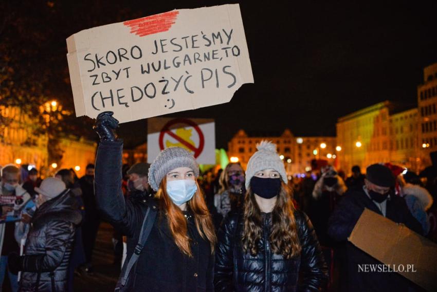 Strajk Kobiet: Blokujemy, strajkujemy i w UE zostajemy! - manifestacja w Poznaniu