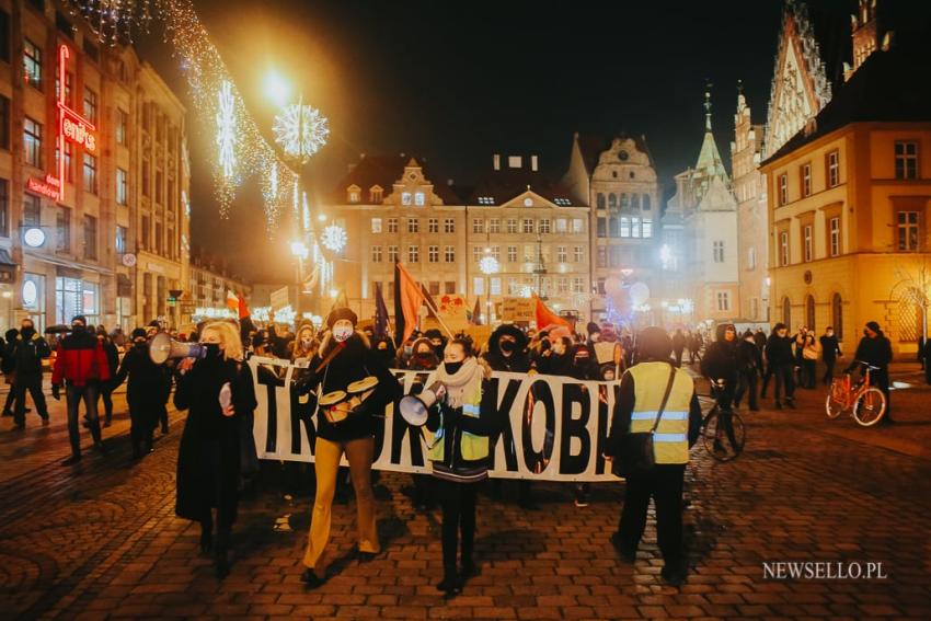 Strajk Kobiet: Stan wojny z kobietami - manifestacja we Wrocławiu