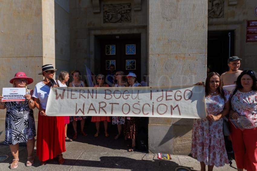 W obronie polskiej szkoły - demonstracja we Wrocławiu