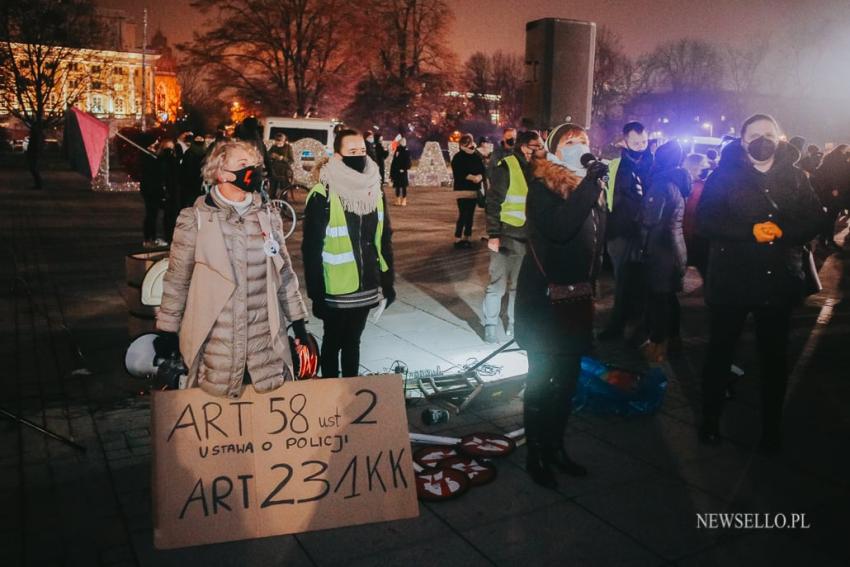 Strajk Kobiet: Stan wojny z kobietami - manifestacja we Wrocławiu