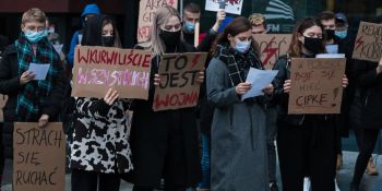 Strajk Kobiet: Błyskawice na ulice - manifa we Wrocławiu