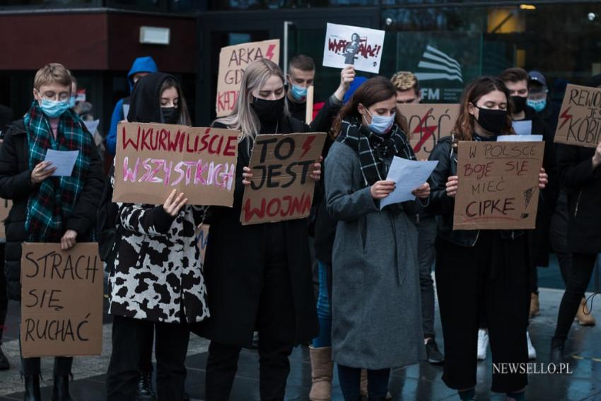 Strajk Kobiet: Błyskawice na ulice - manifa we Wrocławiu