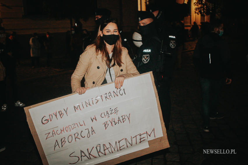 Strajk Kobiet: Noc wieszaka - manifestacja we Wrocławiu