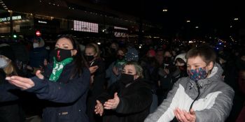 Dzień kobiet bez kompromisów - manifestacja w Warszawie