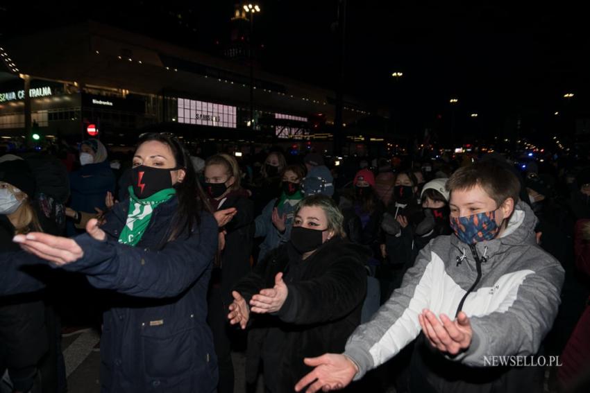 Dzień kobiet bez kompromisów - manifestacja w Warszawie