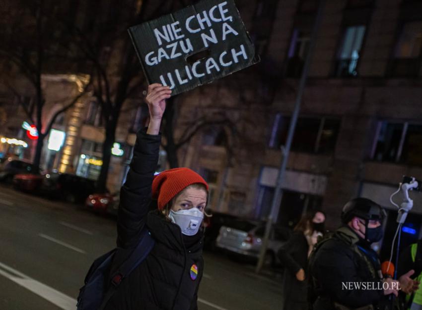 Strajk Kobiet: W imię matki, córki, siostry - manifestacja w Warszawie