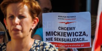 W obronie polskiej szkoły - demonstracja we Wrocławiu