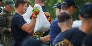 Alarm powodziowy we Wrocławiu. Oczekiwanie na kulminację fali na Odrze