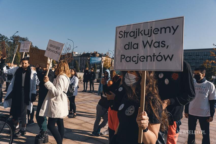 Młodzi solidarnie z medykami - protest w Krakowie