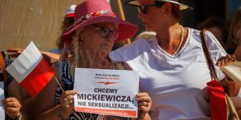 W obronie polskiej szkoły - demonstracja we Wrocławiu