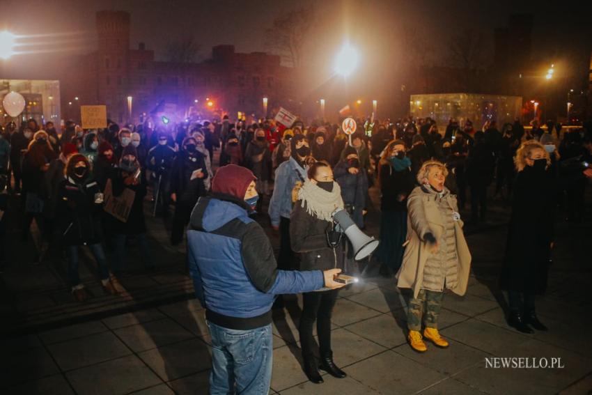 Strajk Kobiet: Stan wojny z kobietami - manifestacja we Wrocławiu