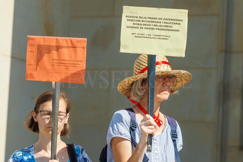 W obronie polskiej szkoły - demonstracja we Wrocławiu