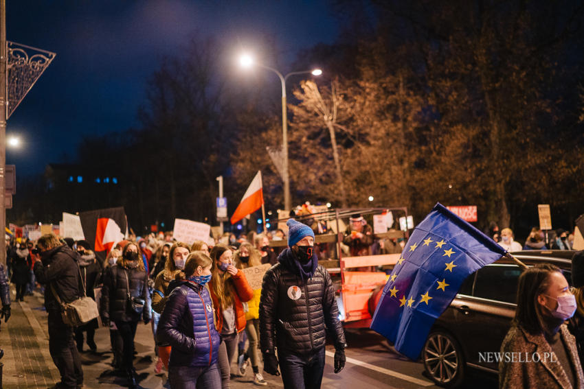 Strajk Kobiet: Blokujemy, strajkujemy i w UE zostajemy! - manifestacja w Poznaniu