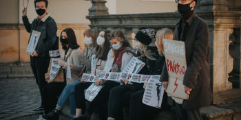 Strajk Kobiet - manifestacja pod wrocławską Katedrą