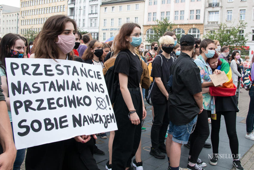 Protest przeciwko "Karcie Nienawiści" w Poznaniu