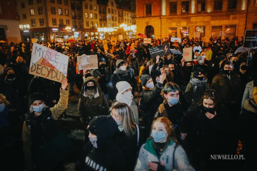 Strajk Kobiet 2021: NIE dla pseudo wyroku - manifestacja we Wrocławiu