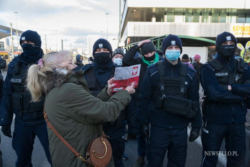 Dzień kobiet bez kompromisów - manifestacja w Warszawie