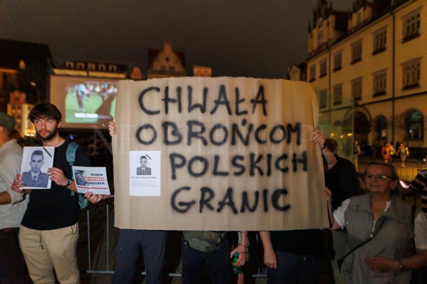 Pokaz filmu “Zielona Granica” we Wrocławiu zakłócony przez manifestację narodowców