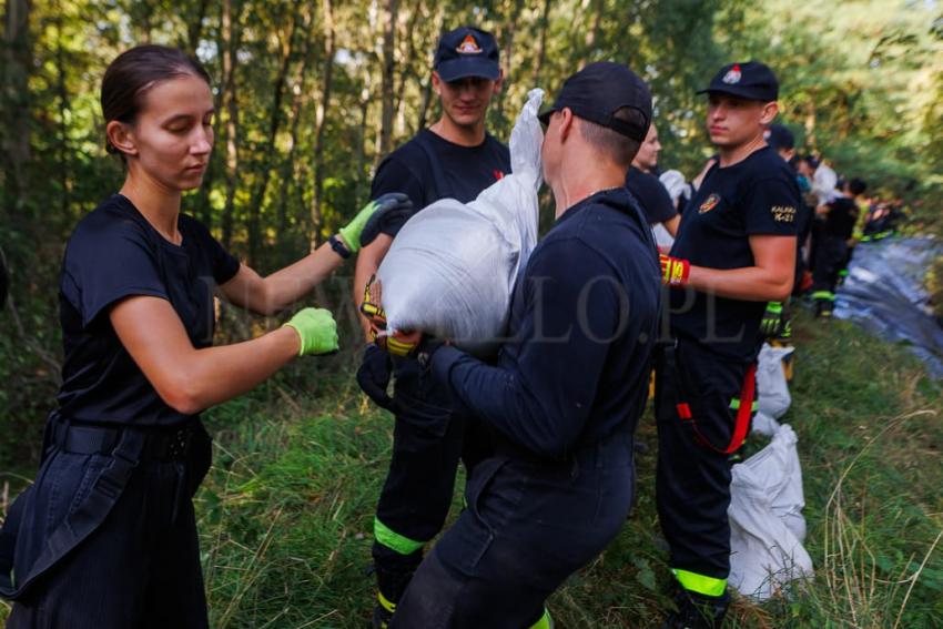 Alarm powodziowy we Wrocławiu. Oczekiwanie na kulminację fali na Odrze