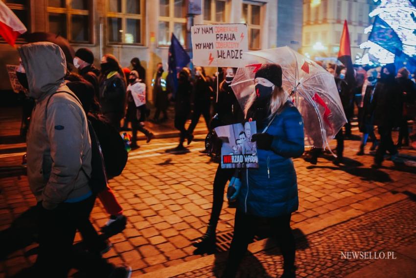 Strajk Kobiet: Stan wojny z kobietami - manifestacja we Wrocławiu