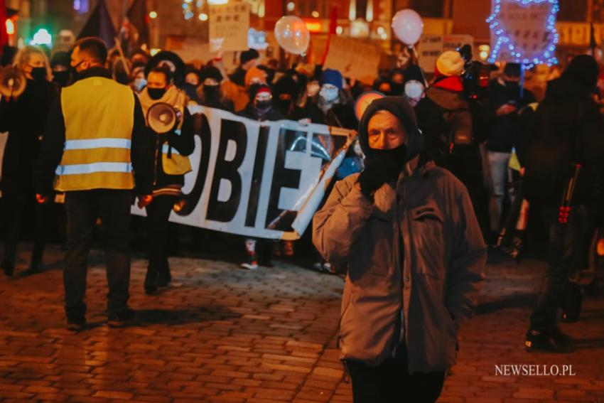 Strajk Kobiet: Stan wojny z kobietami - manifestacja we Wrocławiu