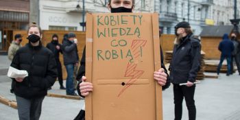 Wiec performatywny - manifestacja w Łodzi