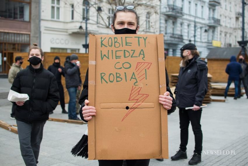 Wiec performatywny - manifestacja w Łodzi