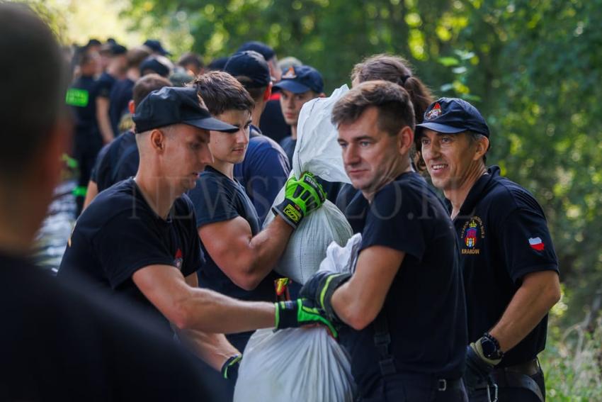 Alarm powodziowy we Wrocławiu. Oczekiwanie na kulminację fali na Odrze