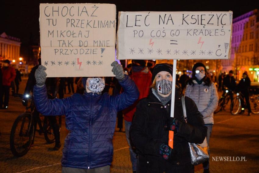Strajk Kobiet: Blokujemy, strajkujemy i w UE zostajemy! - manifestacja w Poznaniu