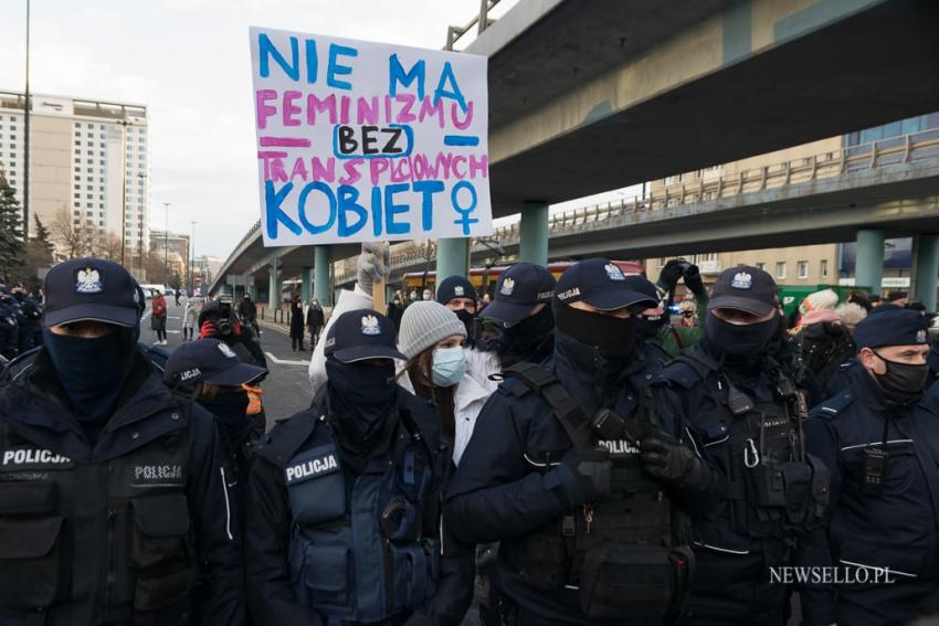 Dzień kobiet bez kompromisów - manifestacja w Warszawie