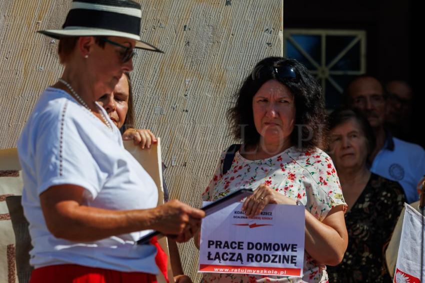 W obronie polskiej szkoły - demonstracja we Wrocławiu