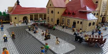 Makieta Dworca Kolejowego w Gdyni z klocków LEGO