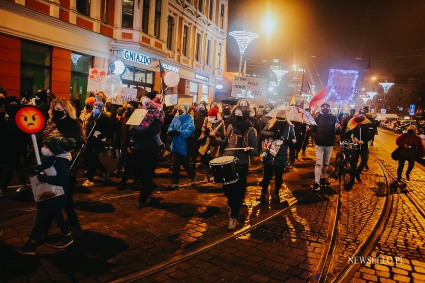 Strajk Kobiet: Stan wojny z kobietami - manifestacja we Wrocławiu