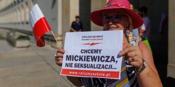 W obronie polskiej szkoły - demonstracja we Wrocławiu