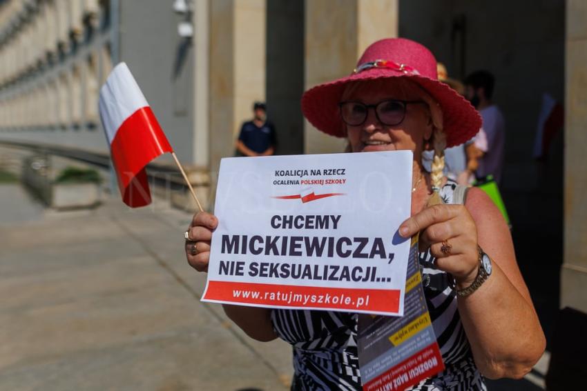 W obronie polskiej szkoły - demonstracja we Wrocławiu