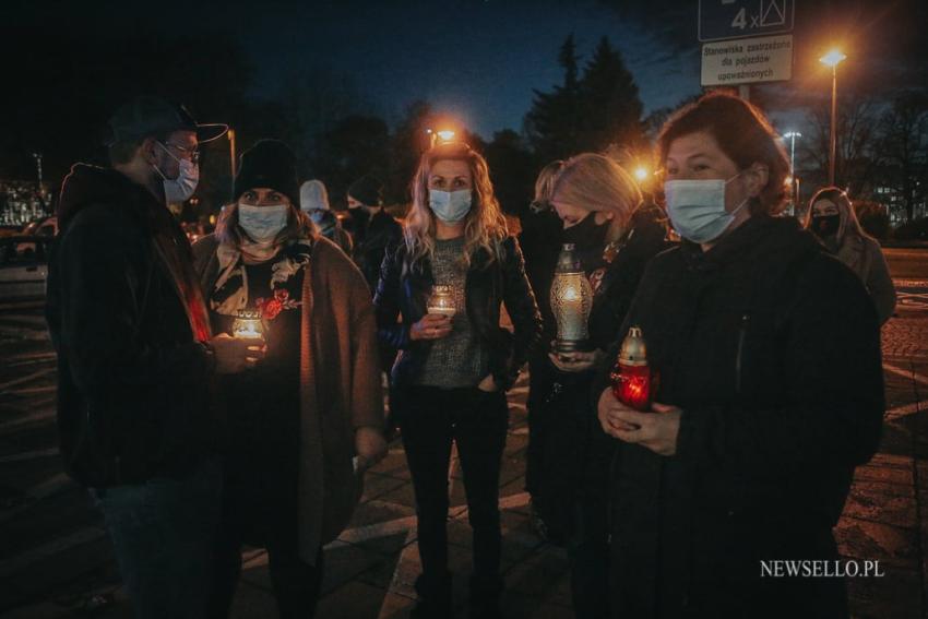 Strajk Kobiet: Marsz tysiąca zniczy po bezpieczną aborcję i przeciw władzy we Wrocławiu