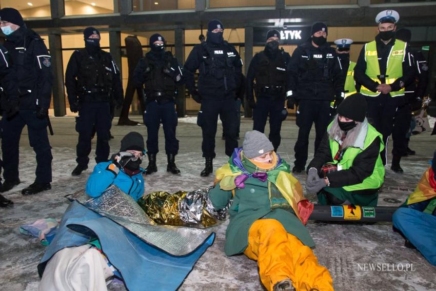 Redukujcie emisje, nie Prawa Człowieka - blokada w Poznaniu