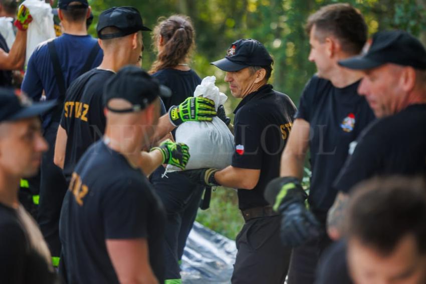 Alarm powodziowy we Wrocławiu. Oczekiwanie na kulminację fali na Odrze