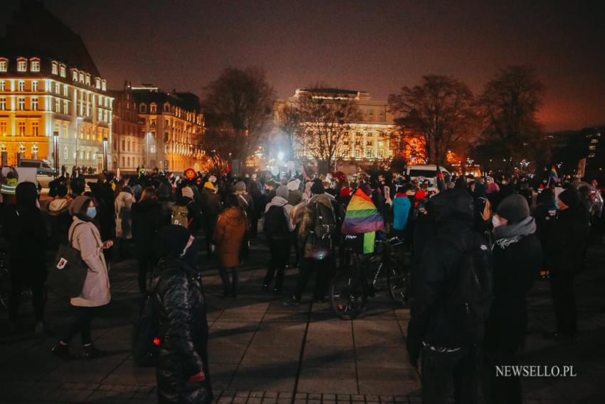 Strajk Kobiet: Stan wojny z kobietami - manifestacja we Wrocławiu