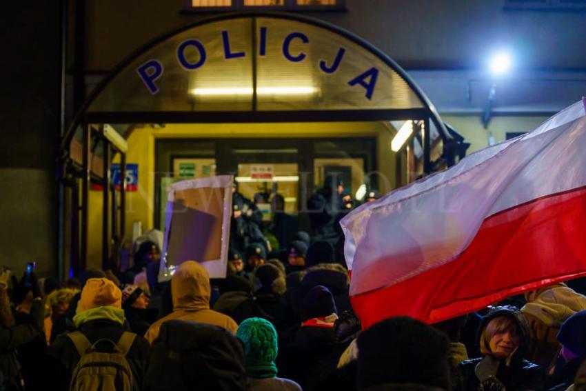 Protest po zatrzymaniu polityków PIS