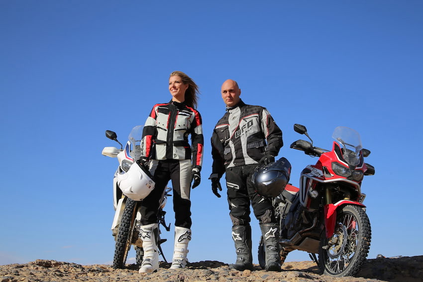 Modelka i mistrz motocrossu na szlaku Rajdu Dakar