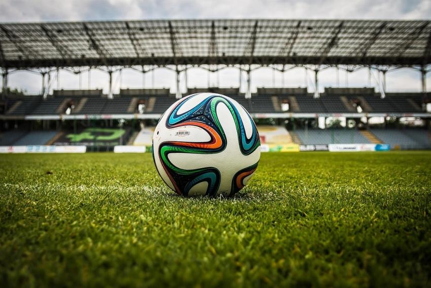 VAR – The IFAB oficjalnie wprowadza powtórki wideo do przepisów gry w piłkę nożną! [fot. Pixabay]