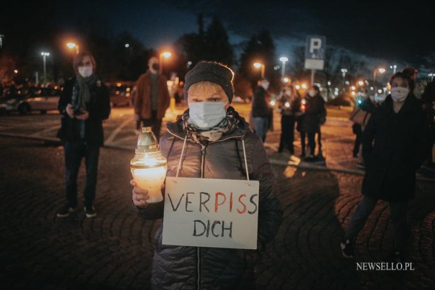 Strajk Kobiet: Marsz tysiąca zniczy po bezpieczną aborcję i przeciw władzy we Wrocławiu