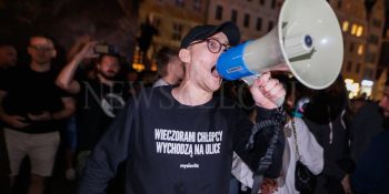 Pokaz filmu “Zielona Granica” we Wrocławiu zakłócony przez manifestację narodowców