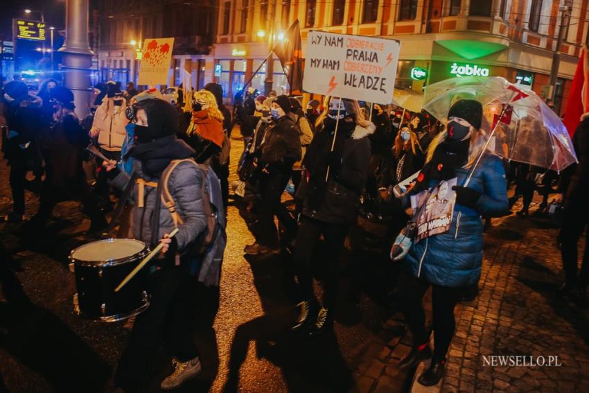 Strajk Kobiet: Stan wojny z kobietami - manifestacja we Wrocławiu